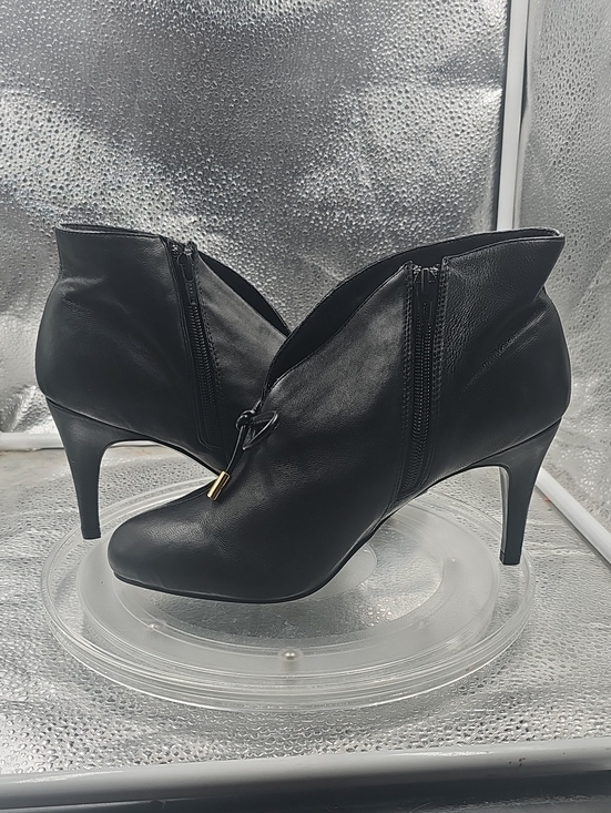 HH Shoes - W Black Heels Sz8